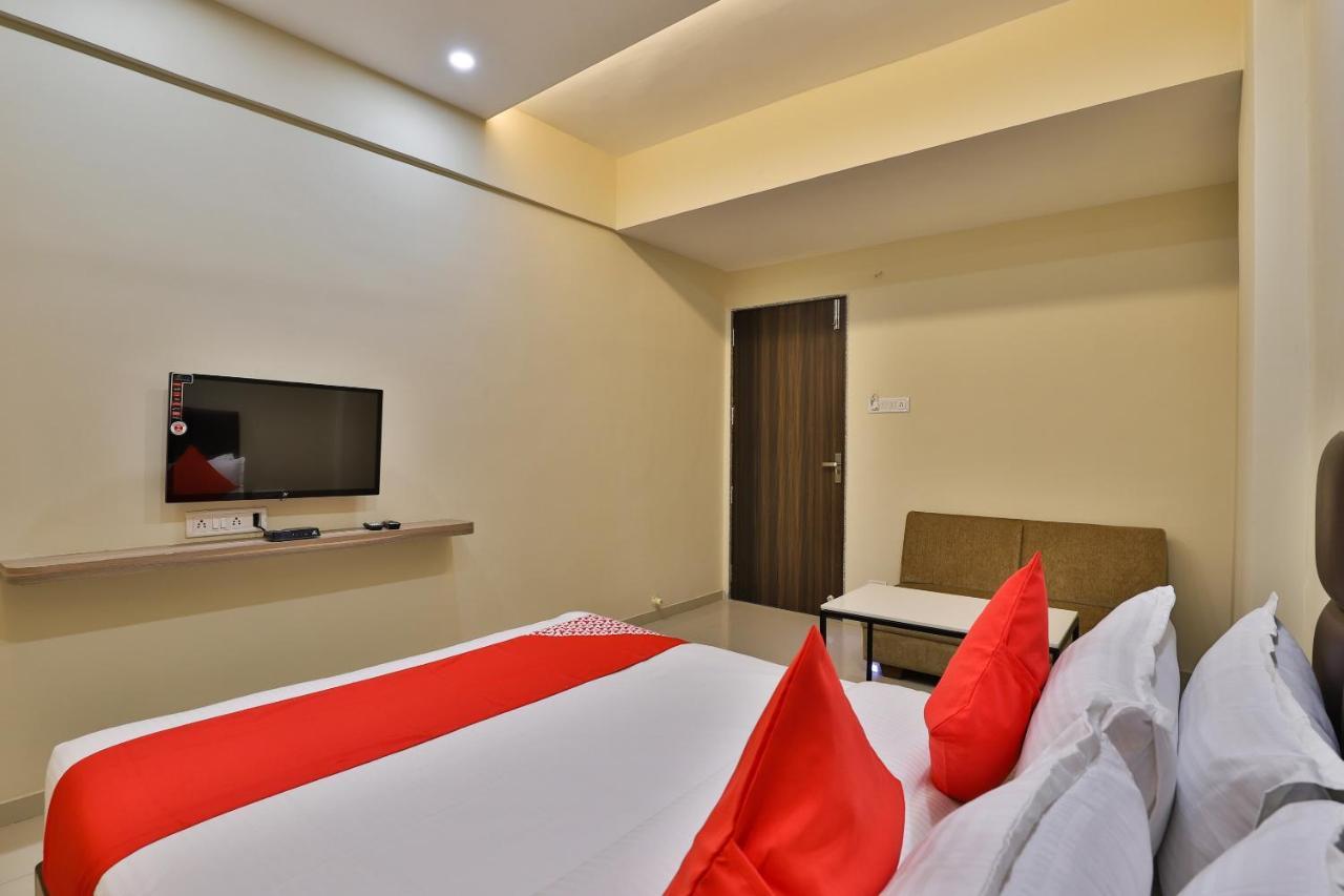 Oyo 28429 Hotel Citadel Σουράτ Εξωτερικό φωτογραφία