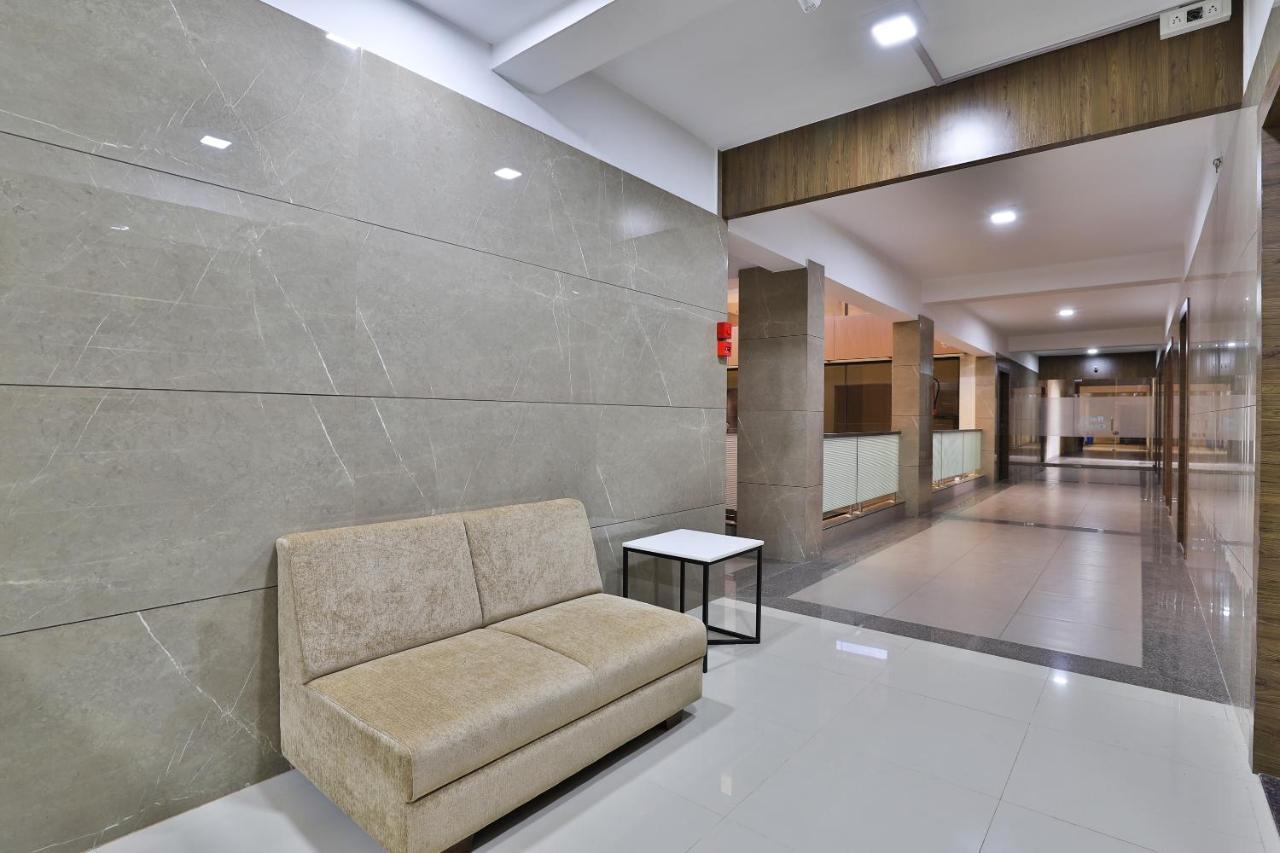 Oyo 28429 Hotel Citadel Σουράτ Εξωτερικό φωτογραφία