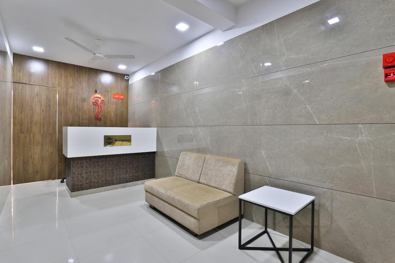 Oyo 28429 Hotel Citadel Σουράτ Εξωτερικό φωτογραφία