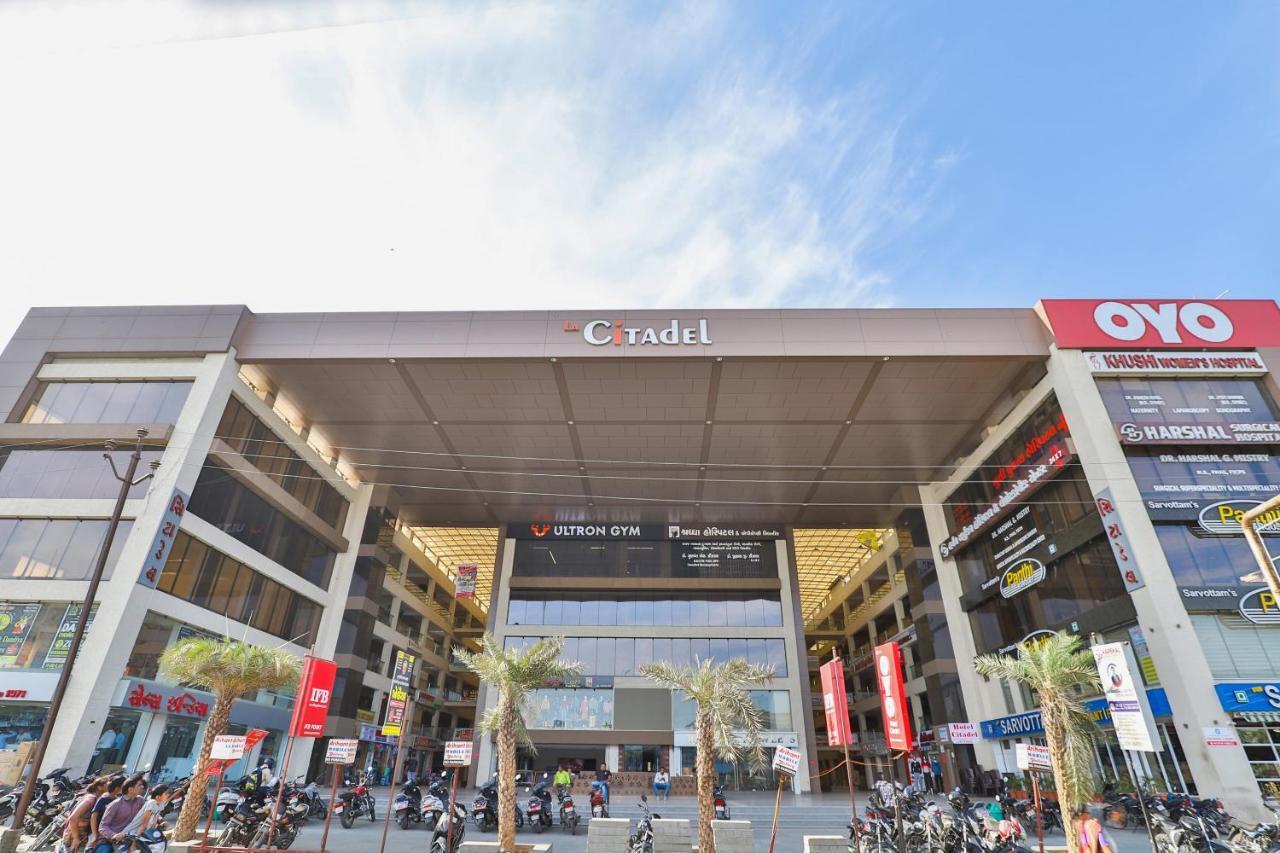 Oyo 28429 Hotel Citadel Σουράτ Εξωτερικό φωτογραφία