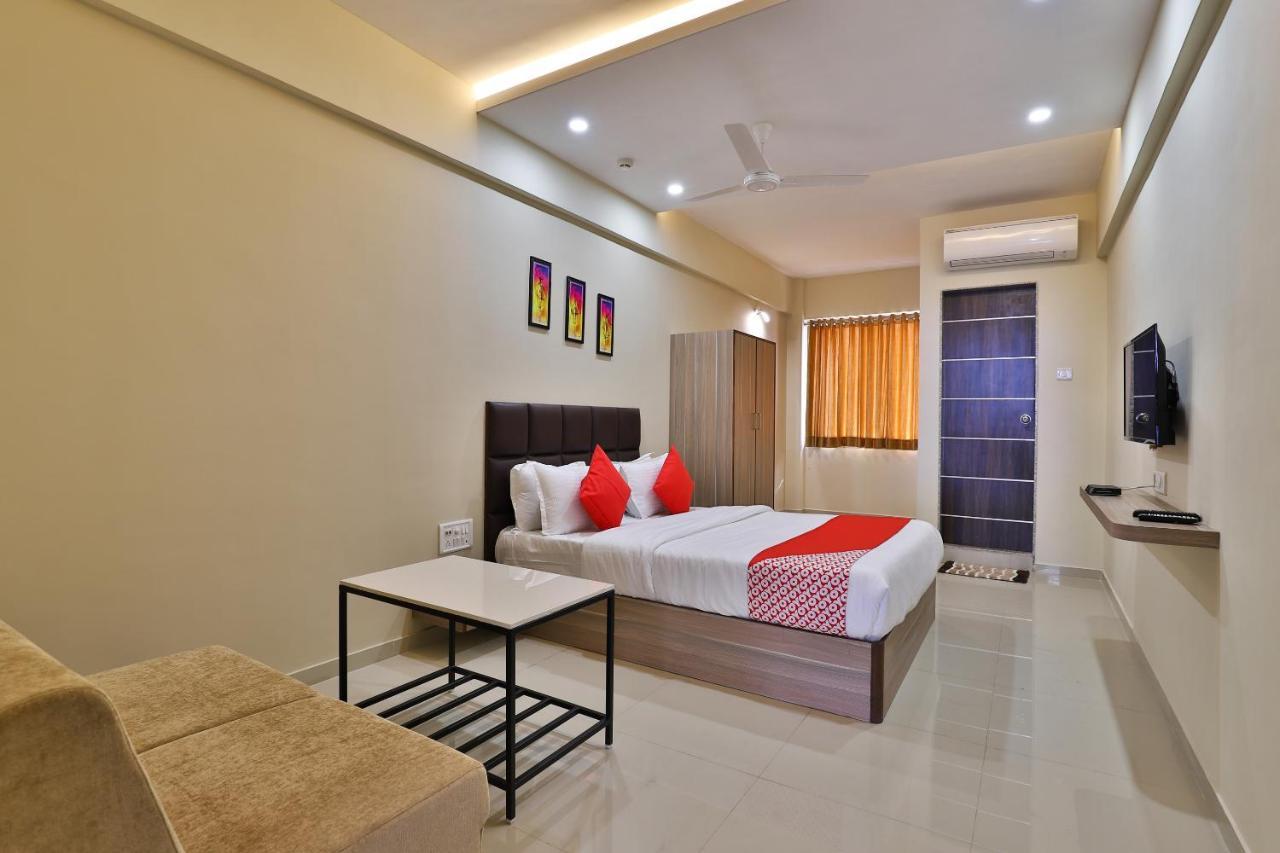 Oyo 28429 Hotel Citadel Σουράτ Εξωτερικό φωτογραφία