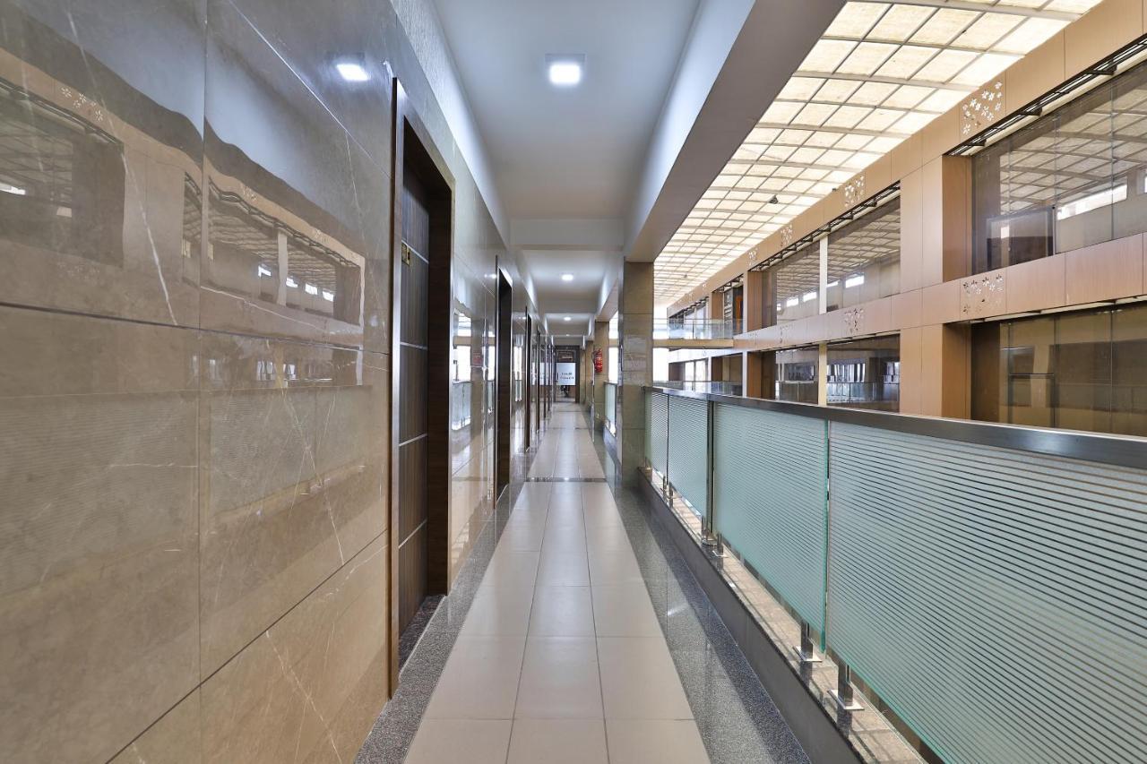 Oyo 28429 Hotel Citadel Σουράτ Εξωτερικό φωτογραφία