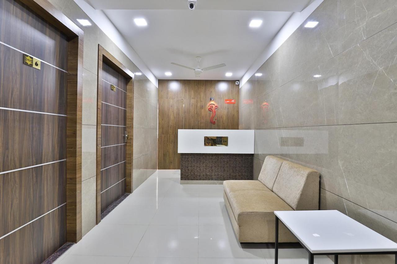 Oyo 28429 Hotel Citadel Σουράτ Εξωτερικό φωτογραφία