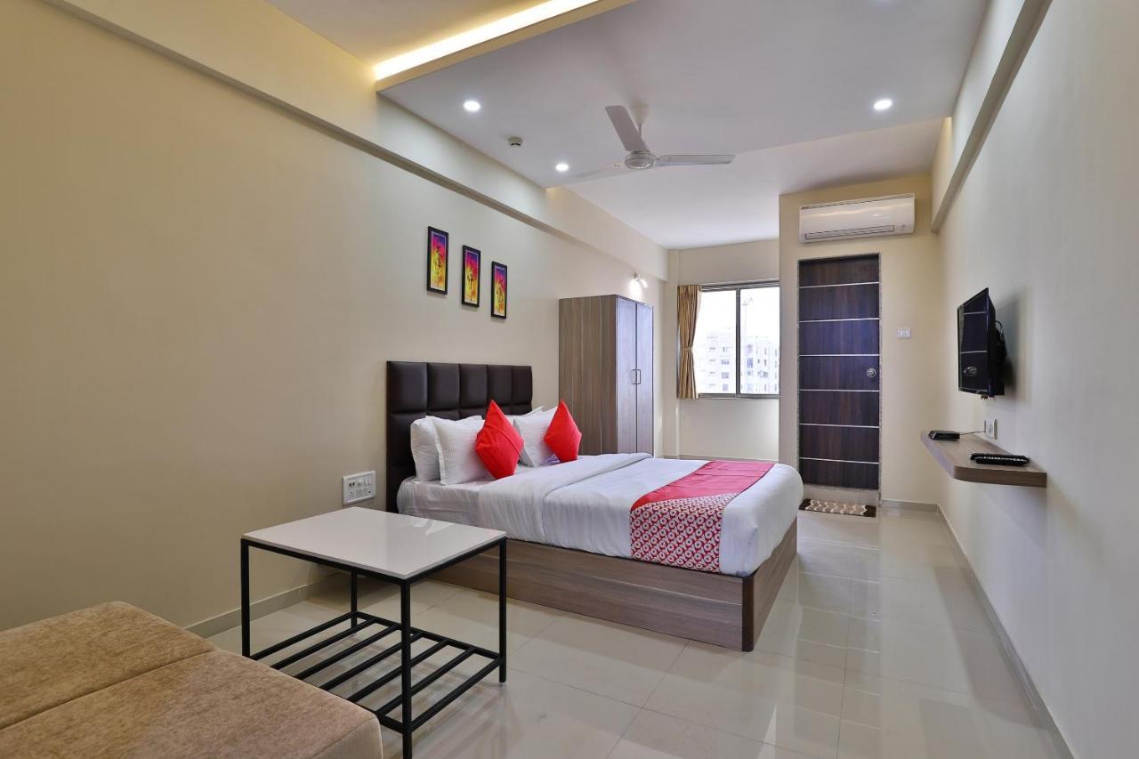 Oyo 28429 Hotel Citadel Σουράτ Εξωτερικό φωτογραφία